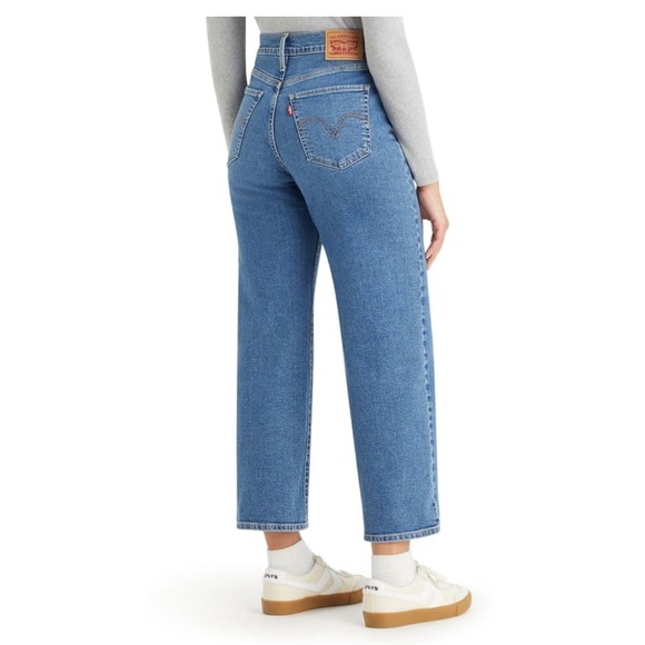 NWT LEVIS HIGH RISE WIDE LEG. Cute trendy jeans. 31”x27”. Has some stretch too. - Picture 2 of 10